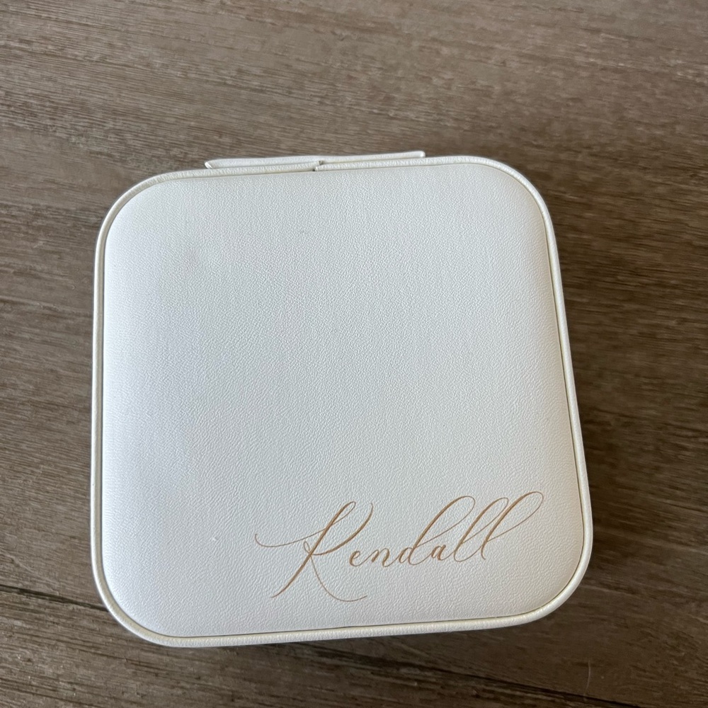 Travel jewelry case with name “Kendall”